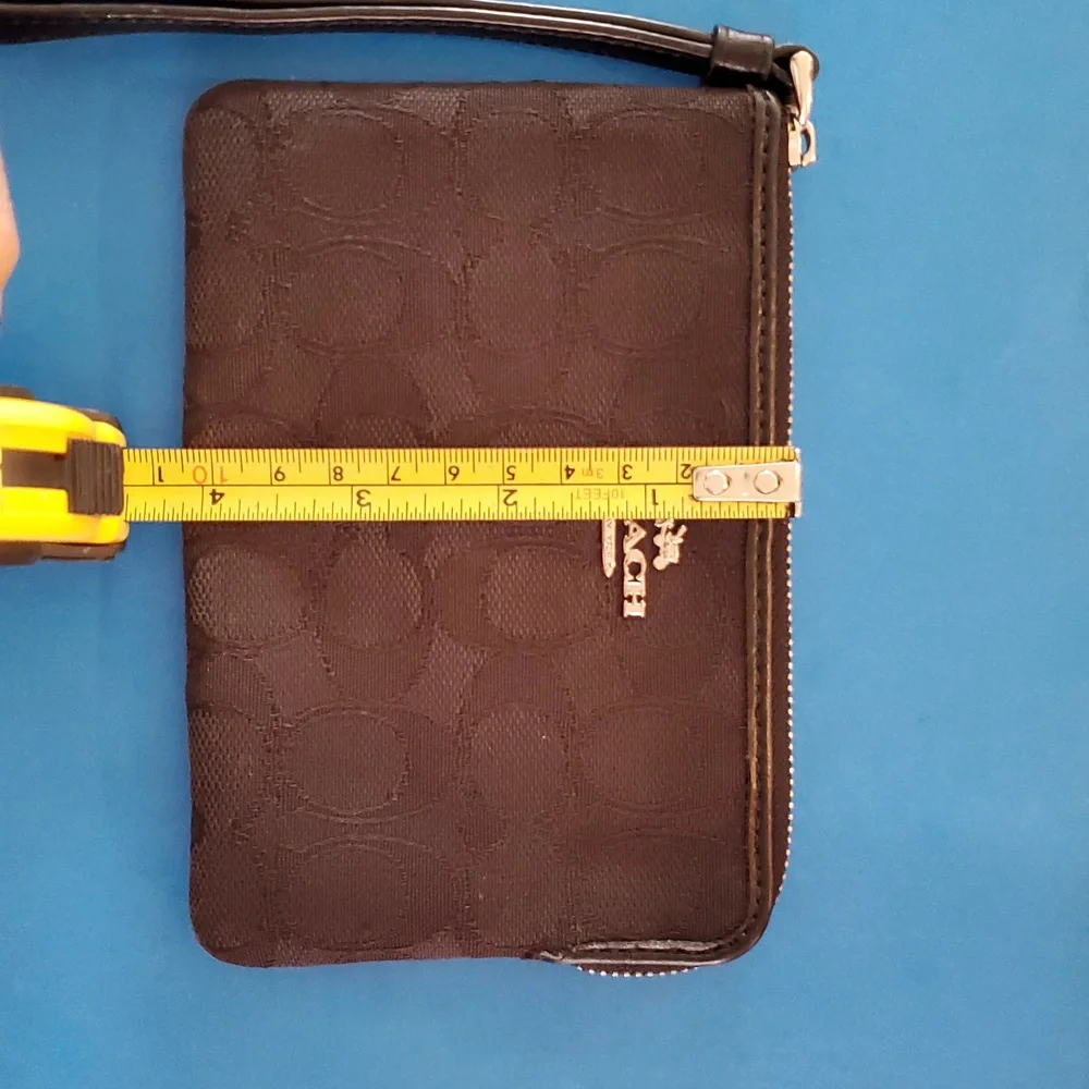 Coach Black Wristlet - Preloved - Picture 4 of 5